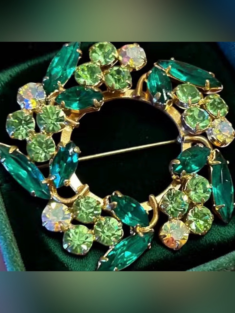 Emerald Green Crystal Wreath Brooch - Gold Setting